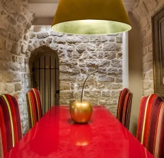 espace-travail-cave-voutee-pierres-hotel-saint-paul-paris